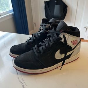 Air Jordan 1 mid Johnny Kilroy